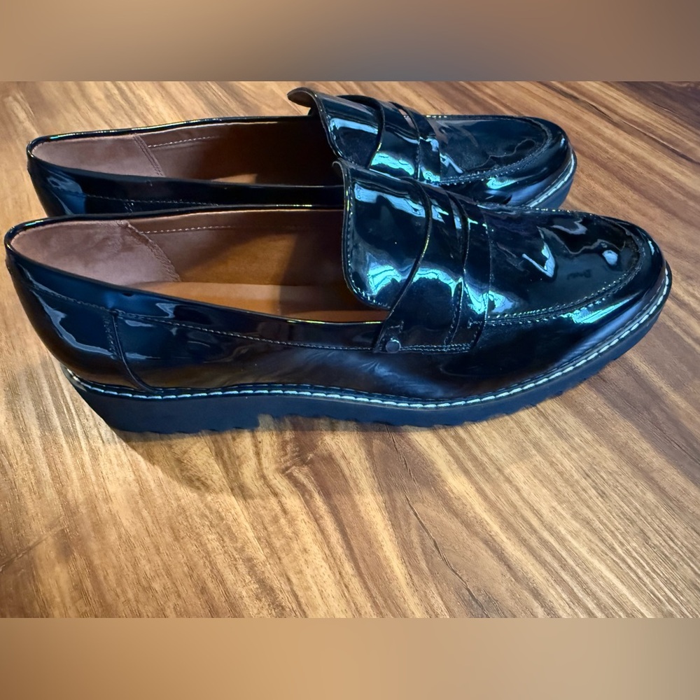 Womenās patent loafers